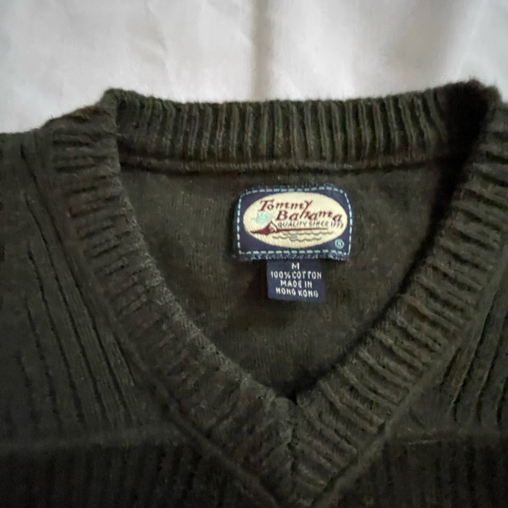 Men’s Tommy Bahama 100% cotton V-neck sweater Chenille fabric great condition.